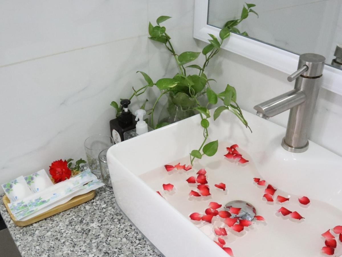 Khách sạn Thái Bình Chi Khu Co Ong Esterno foto
